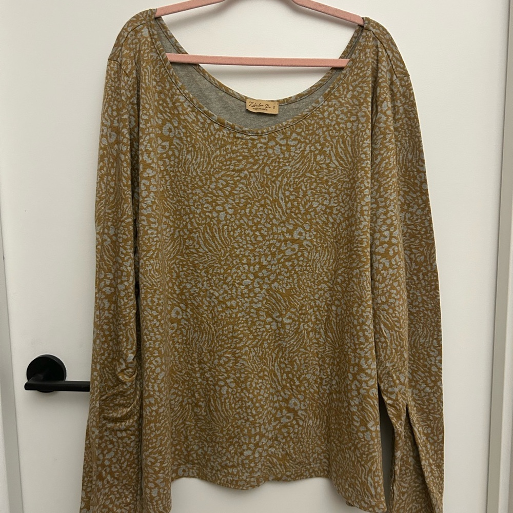 Long Sleeve Top in Gold and grey by Zelle For She